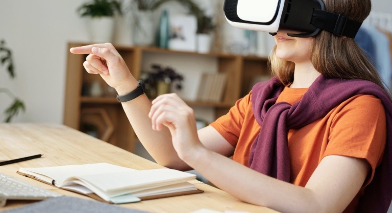 Immersive Learning: VR Education in Action